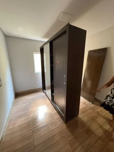 Guarda roupa com defeito em uma das portas