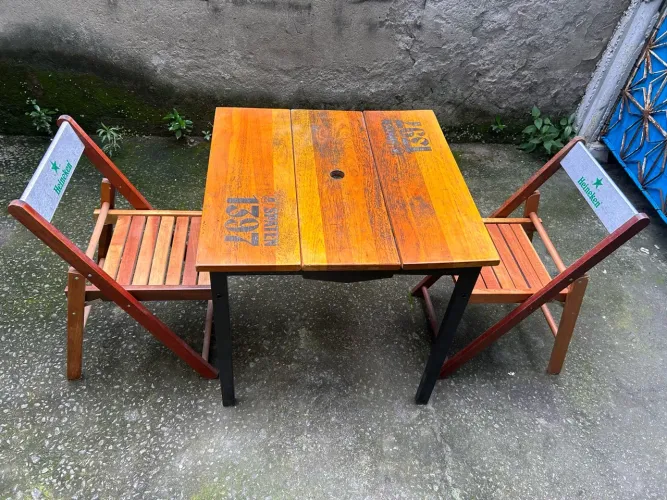Conjunto de mesas de bar com 2 cadeiras