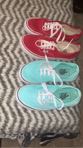 Tênis vans número 36 verde + tênis vans número 37 vermelho ( brinde)