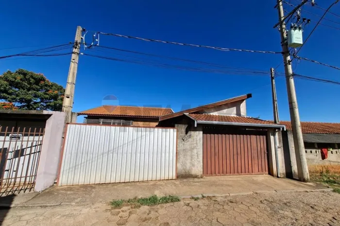 casa a venda em dois pisos com 180m2 , terreno 450m2 , 4 quartos e 4 vagas na garagem
