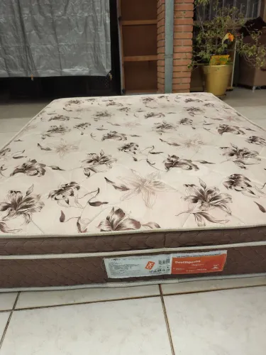 colchão de casal marca ulmaflex medida 1,88 m x 1,38 m