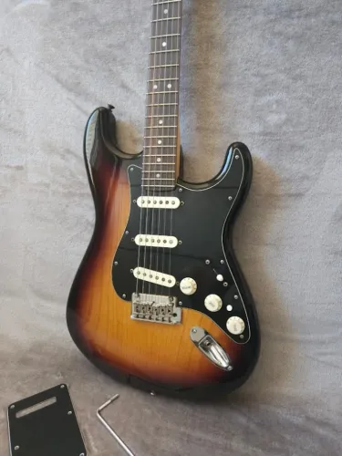 Guitarra Fender Stratocaster Deluxe - México - Avalio trocas
