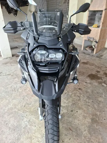 Vendo moto BMW adventure ano 2023 valor 120,000