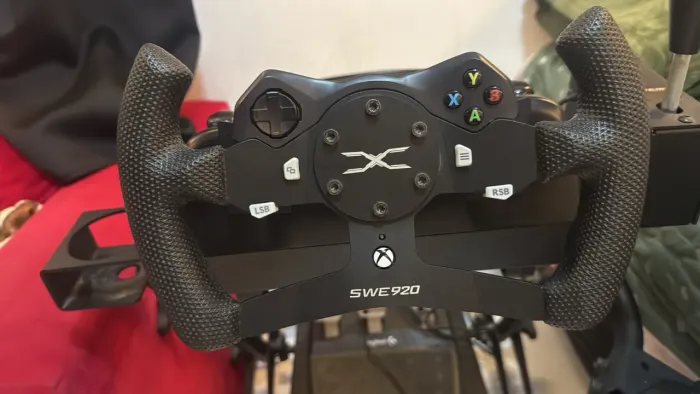 Volante Logitech G920 com Cockpit