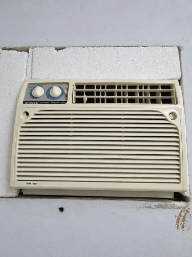 Ar-condicionado GREE 7.000 BTUs de janela.