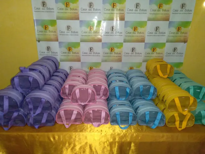 Bolsas disponíveis a pronta entrega na promoção