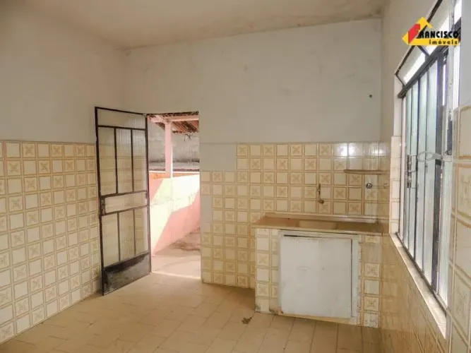 Casa para aluguel, 3 quartos, 2 vagas, Planalto - Divinópolis/MG