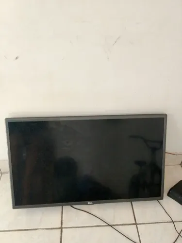 Vendo TV LG 32 polegadas smart com defeito tubo de imagem 