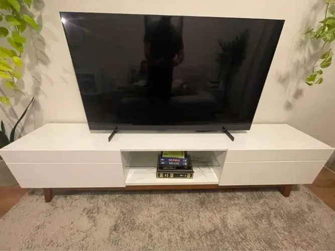 Rack branco para sala de TV