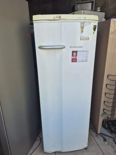 Geladeira Electrolux 290L funcionando