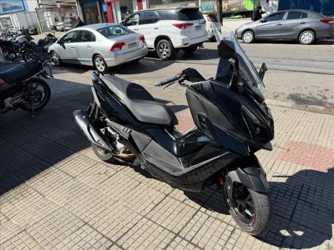 Dafra Cruisym 300