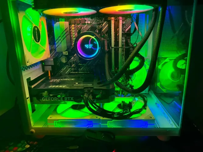 PC GAMER POTENTE À VENDA - RYZEN 7 + RTX 5060 8GB