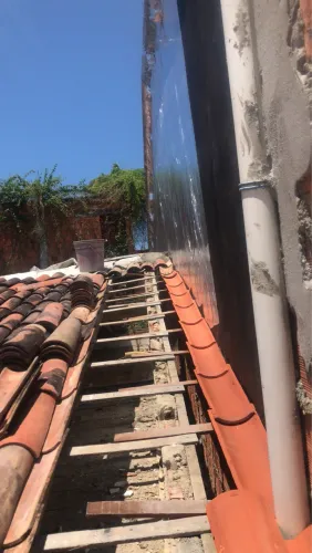 Pedreiro, telhado, construção e reforma
