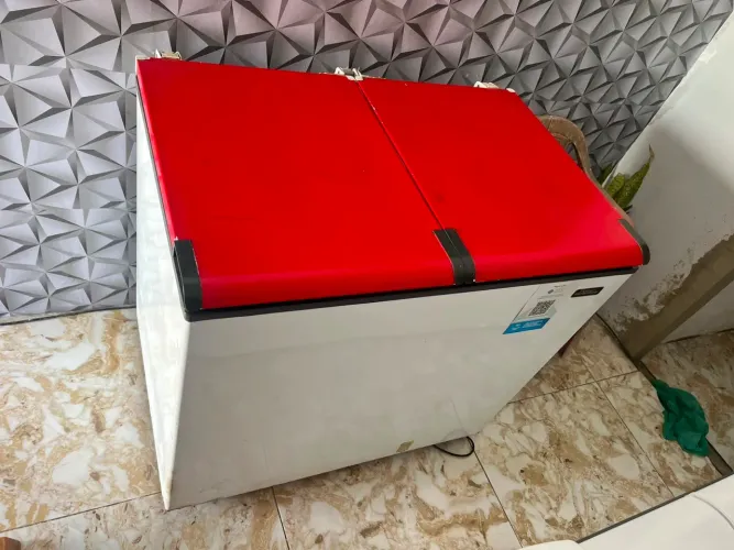 Vendo freezer, gelando perfeitamente, motor nunca foi mexido, tbm não houve troca de gás.