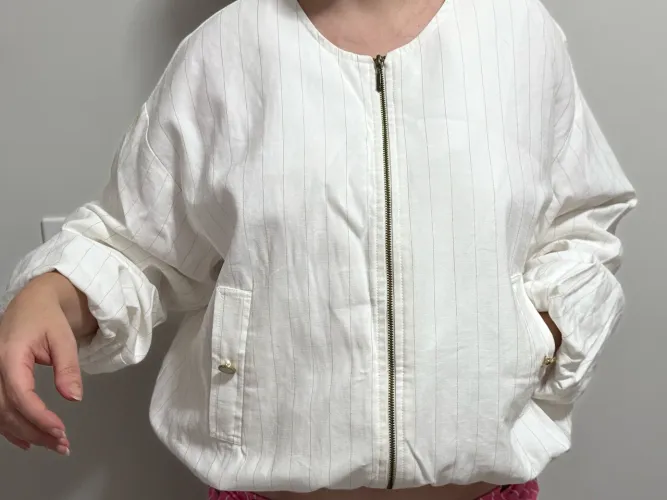 Jaqueta risca giz cor off white estilo over
