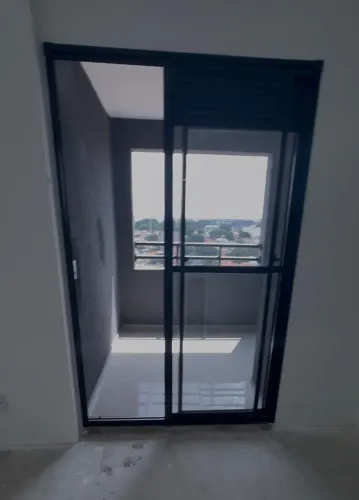   Porta de Vidro com Esquadria Preta + Tanque de lavanderia | Ganhe 2 Pias!