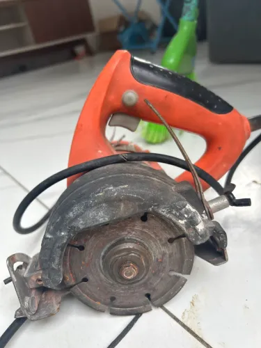Máquina de serra makita