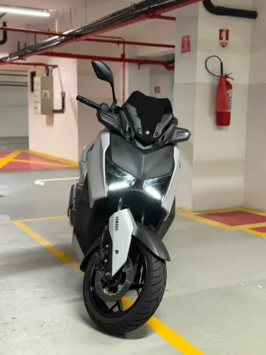 Yamaha XMAX 250 Connected 2025 - Apenas 5.300 km