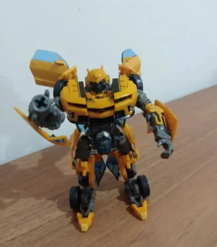 Figura de Ação Bumblebee - Transformers