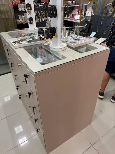 Vendo móveis para loja