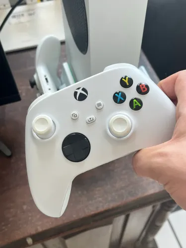 Xbox series S + 2 controles (original e um do one) + 2 carregadores + base carregadora