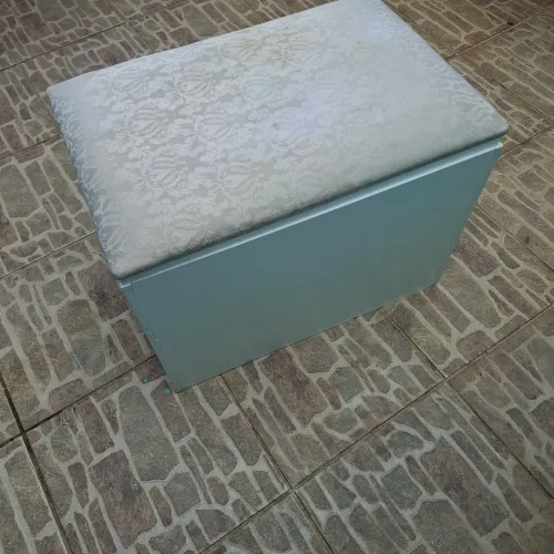 Baú com puff para organização de sapatos