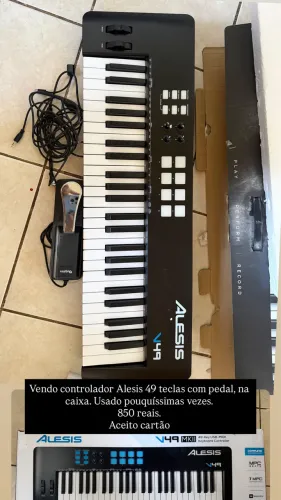 Controlador Alesis com pedal em excelente estado.