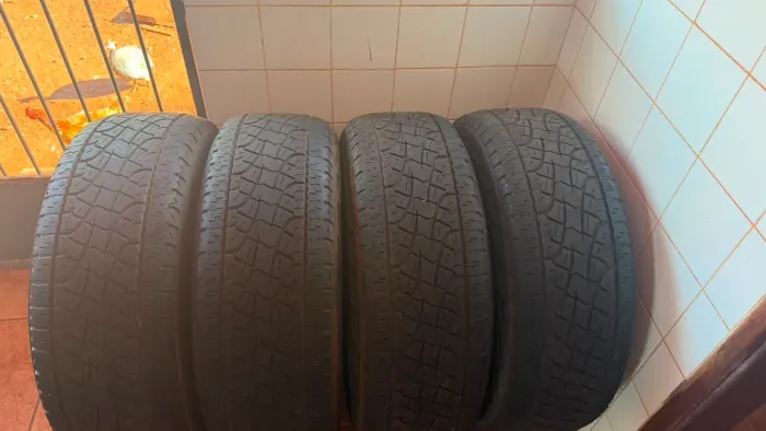 Vende-se Kit de 4 pneus Scorpion Atr 265/65 R17