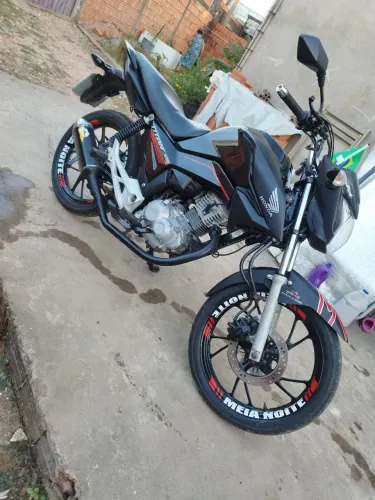 Vende se Titan 160 ex