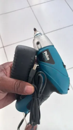 Vendo uma parafusadeira philco pequena 50,00