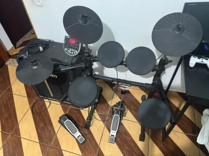 Bateria elétrica Alesis DM6