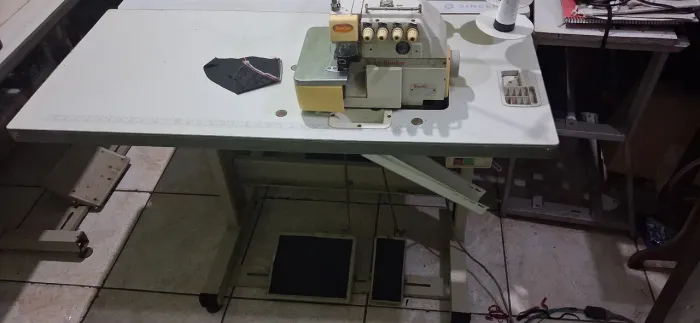 Hehe psiu vendo uma máquina interlok bitola estreita e reta direct drive semi nova