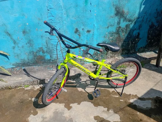 Vendo duas bicicletas, 01 aro 29. Outra aro 20