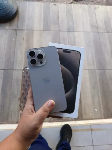 15 pro max 256 GB natural titanium