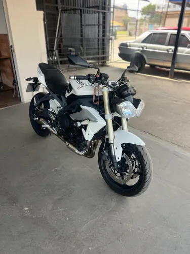 Street triple 675
