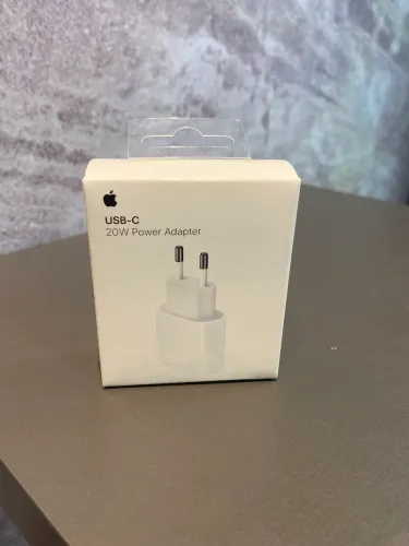 Adaptador de Energia USB-C de 20W da Apple.