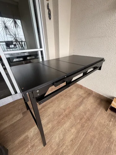 Mesa que vira estante