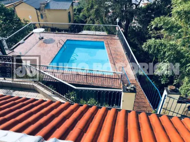 Casa Duplex à Venda em Santa Teresa com Vista Panorâmica para a Baía de Guanabara