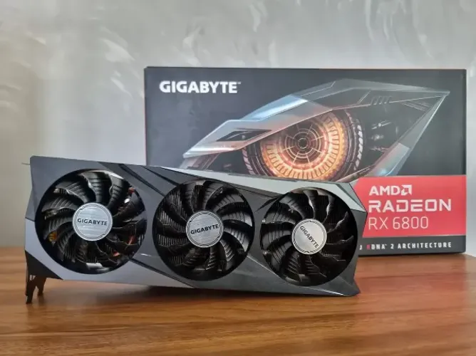 Placa de Vídeo Gigabyte RX 6800 16GB VRAM - Na Caixa, Perfeito Estado