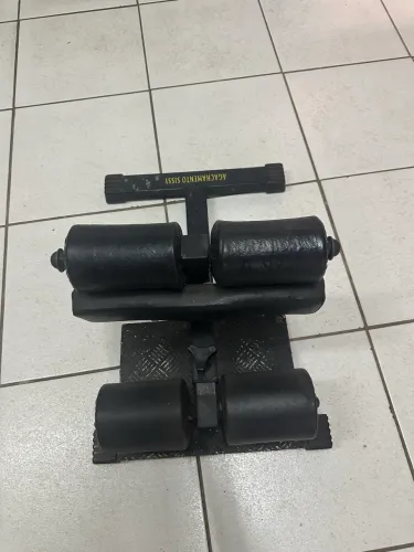 Aparelho musculação agachamento sissy