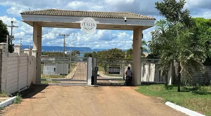 Lote de esquina residencial Itália