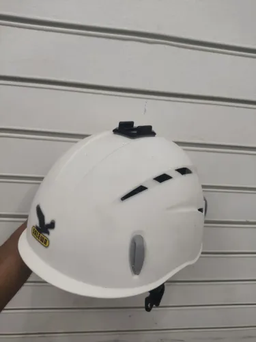 Capacete monanhismo