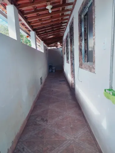 Alugo casa com 1 quarto -Marica