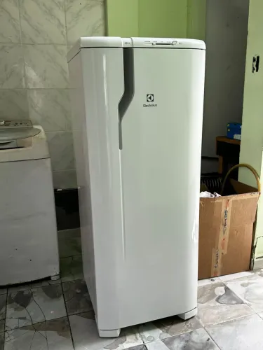 Geladeira Cyrcle Electrolux