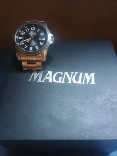 Relógio magnum usado novo, com caixa e nota 