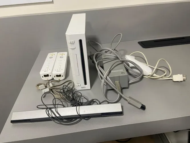 Console Nintendo Wii + 2 Controles + Nunchuk