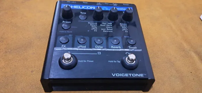 Pedal TC-Helicon VoiceTone Create XT - Efeitos para Voz