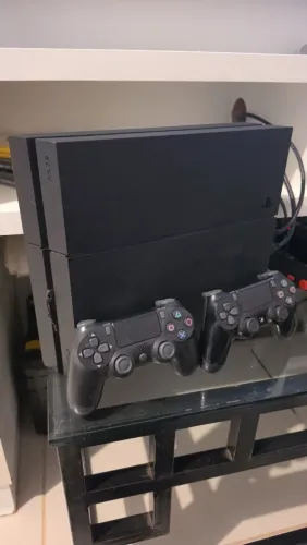 PS4 FAT 500GB DESBLOQUEADO 2 CONTROLES
