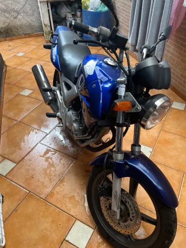 Honda Cbx Twister ano 2004 dois pneus novo, motor partida novo moto intacta documenta 