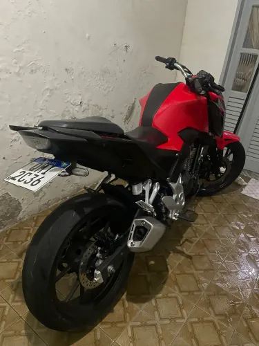 Vendo cb 300f financiada
